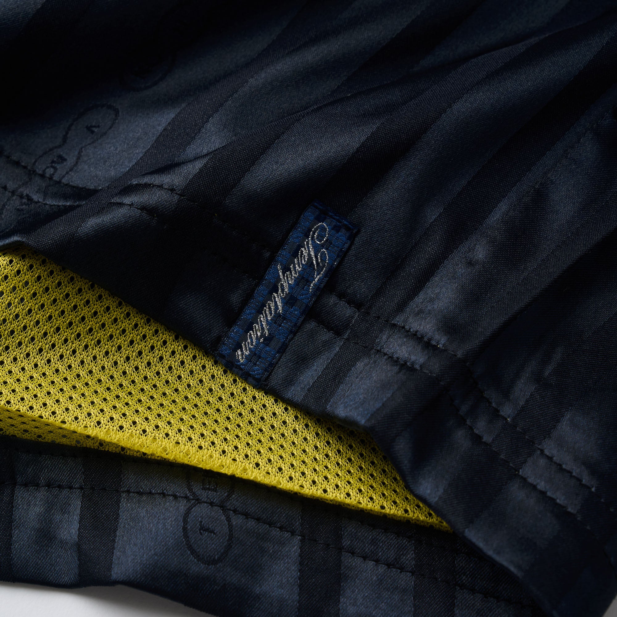INTERMISSION SPORT SHORT
