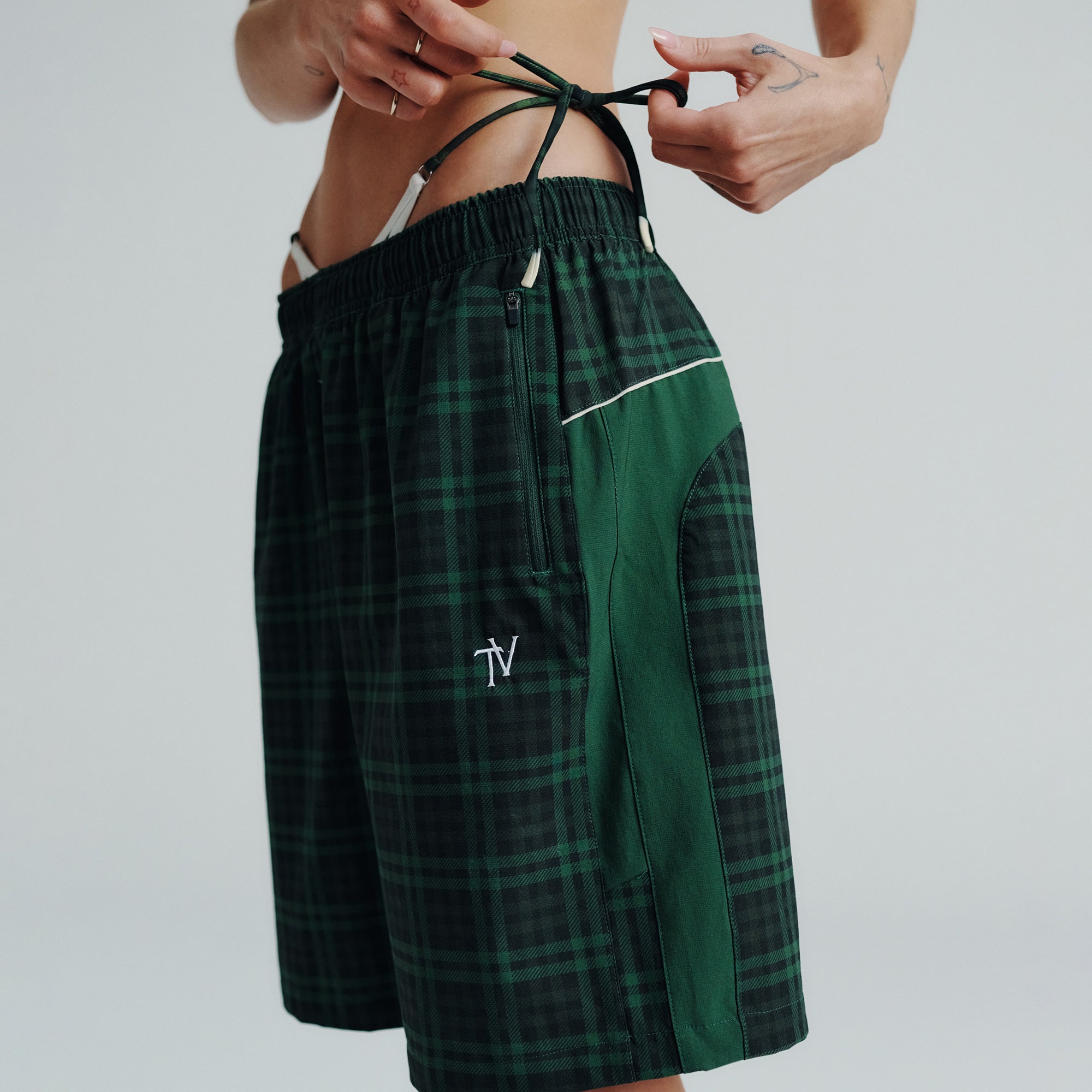 SIGNATURE CHECK SHORT